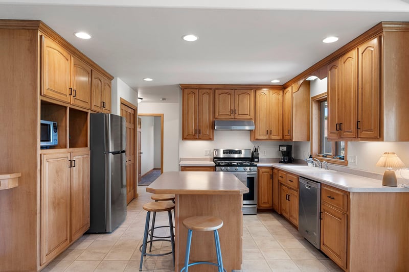 1475 Buckys Rn, Green Bay, WI 54313