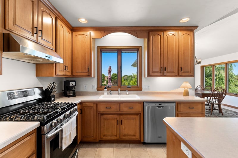 1475 Buckys Rn, Green Bay, WI 54313