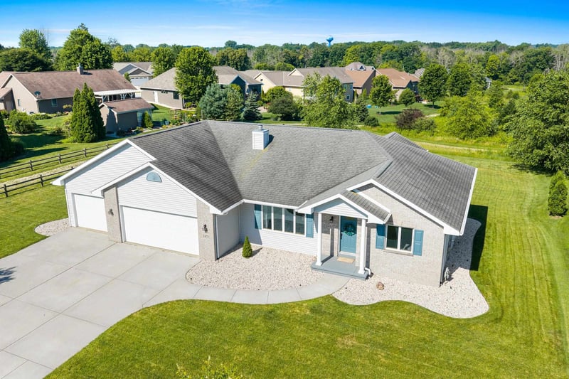 1475 Buckys Rn, Green Bay, WI 54313