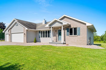 1475 Buckys Rn, Green Bay, WI 54313