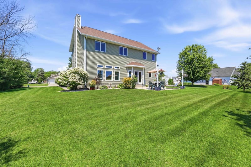 W5261 Arbor Vitae Ct, Sherwood, WI 54169