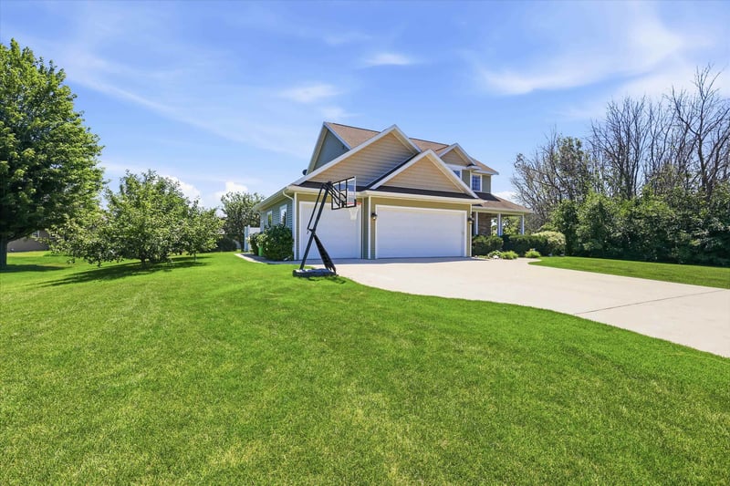 W5261 Arbor Vitae Ct, Sherwood, WI 54169