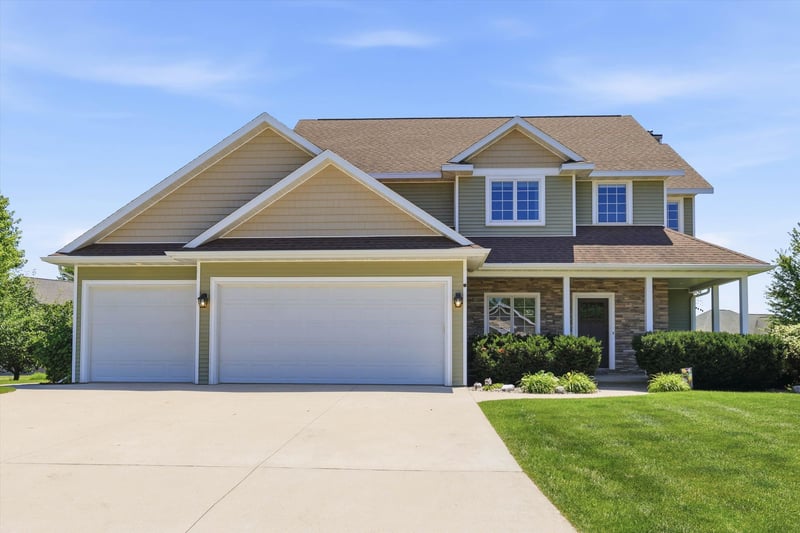 W5261 Arbor Vitae Ct, Sherwood, WI 54169