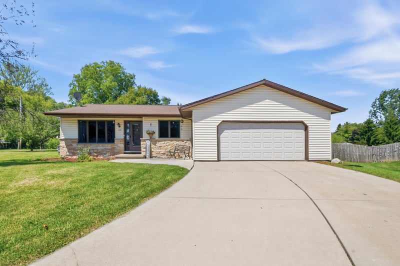 1488 Division Cir, Green Bay, WI 54303