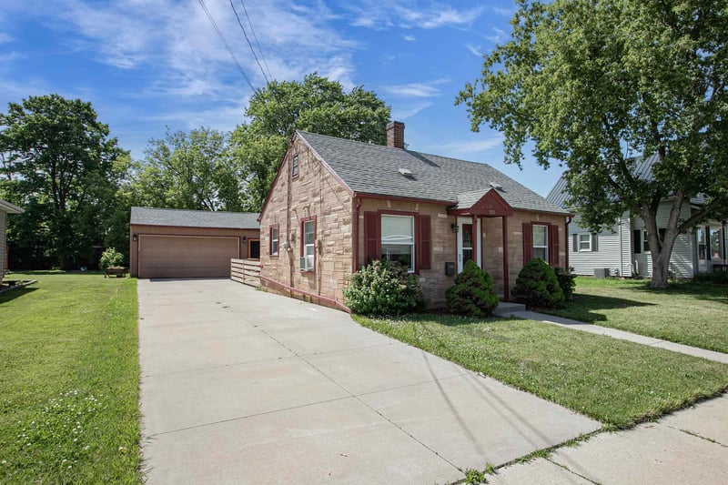 809 Monroe St, Little Chute, WI 54140-1730