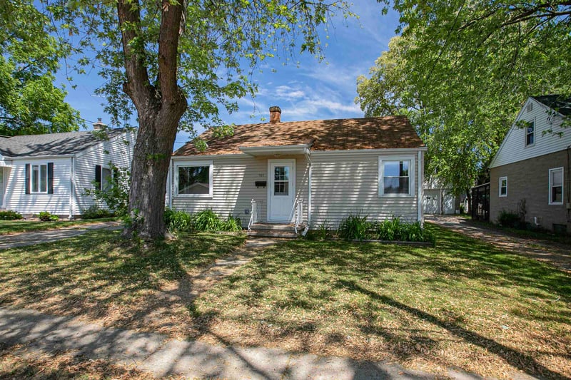 722 Roosevelt St, Menasha, WI 54952