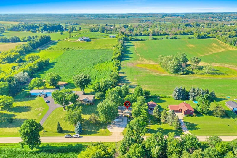 W10298 School Rd, Hortonville, WI 54944