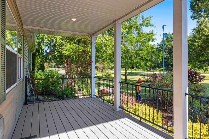 W10298 School Rd, Hortonville, WI 54944