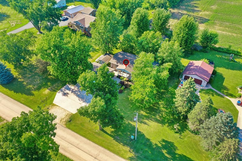 W10298 School Rd, Hortonville, WI 54944