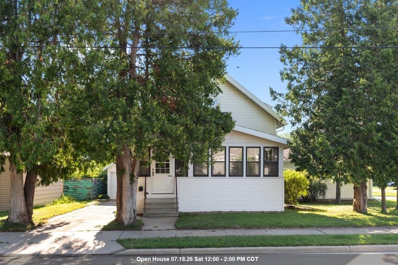 906 Grand St, Oshkosh, WI 54901-3802
