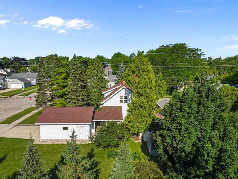 906 Grand St, Oshkosh, WI 54901-3802