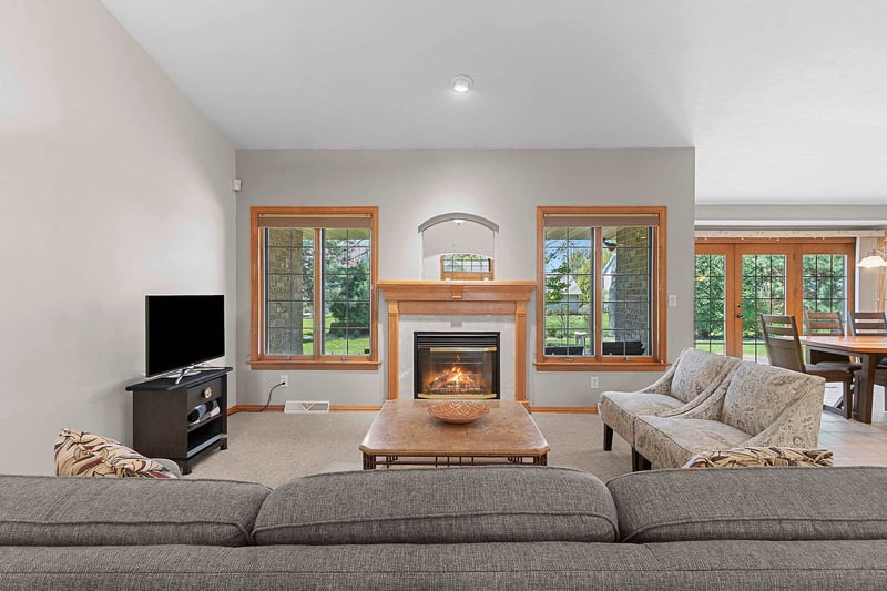 220 Falcon Hill Way, Green Bay, WI 54302