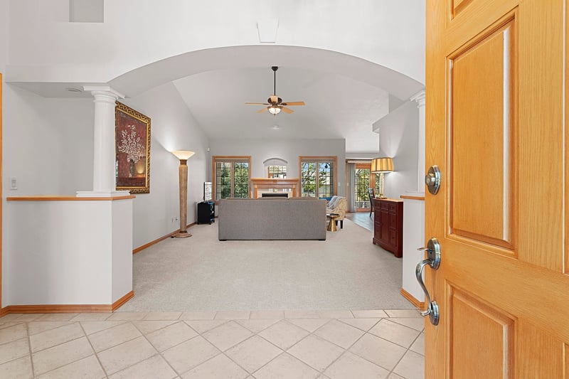 220 Falcon Hill Way, Green Bay, WI 54302