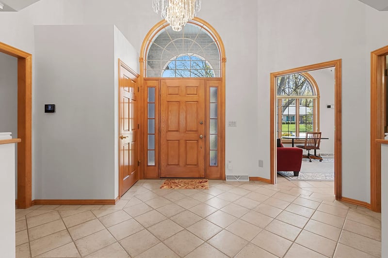 220 Falcon Hill Way, Green Bay, WI 54302