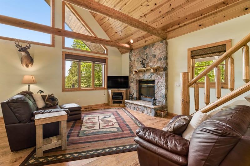 15662 Bademer Ln, Mountain, WI 54149