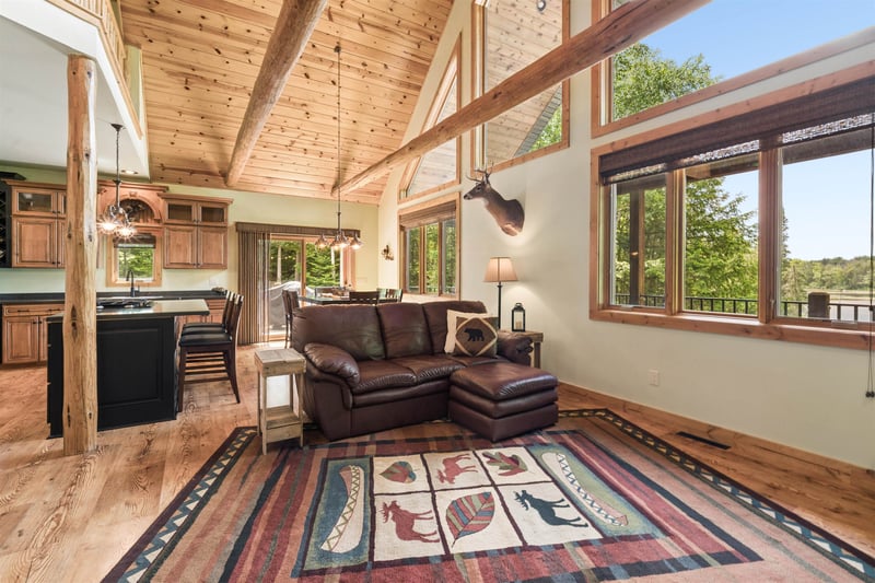 15662 Bademer Ln, Mountain, WI 54149