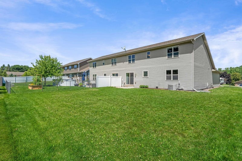 609 Creekview Ln, Appleton, WI 54915