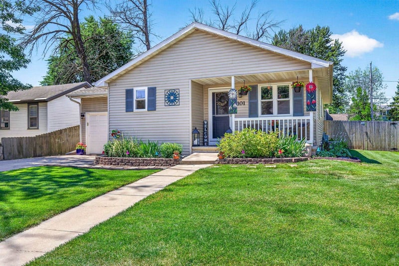 101 Lake St, Neenah, WI 54956-2238