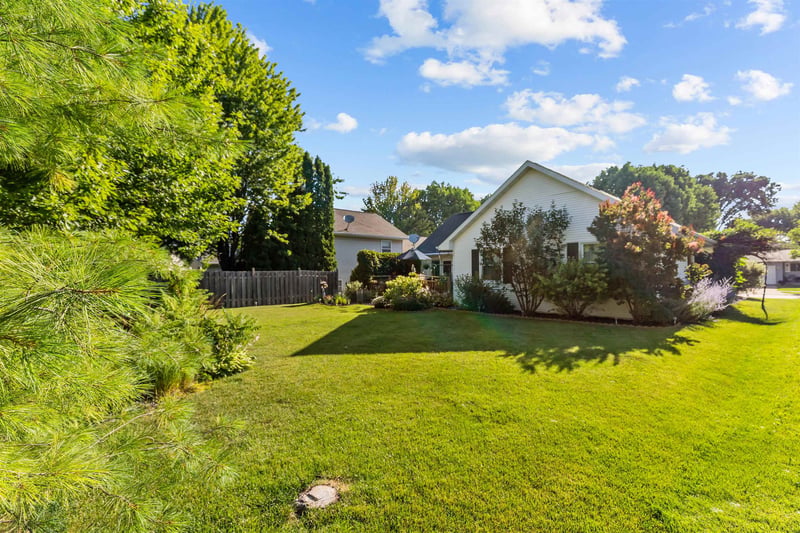 1232 Wheatfield Way, Oshkosh, WI 54904