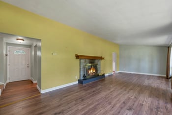 2730 Oakwood Dr, Green Bay, WI 54304