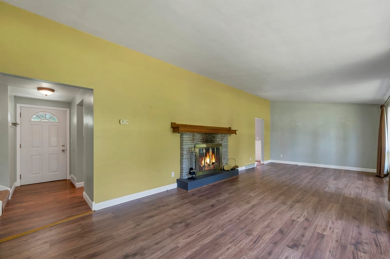 2730 Oakwood Dr, Green Bay, WI 54304