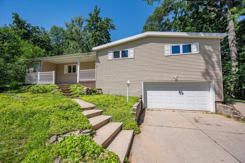 2730 Oakwood Dr, Green Bay, WI 54304