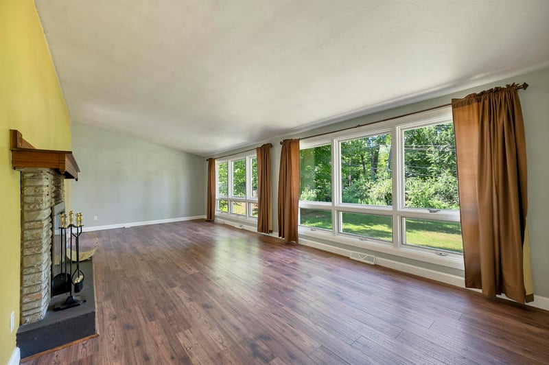 2730 Oakwood Dr, Green Bay, WI 54304
