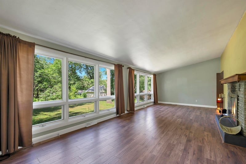 2730 Oakwood Dr, Green Bay, WI 54304