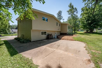 2730 Oakwood Dr, Green Bay, WI 54304