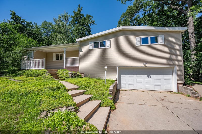 2730 Oakwood Dr, Green Bay, WI 54304