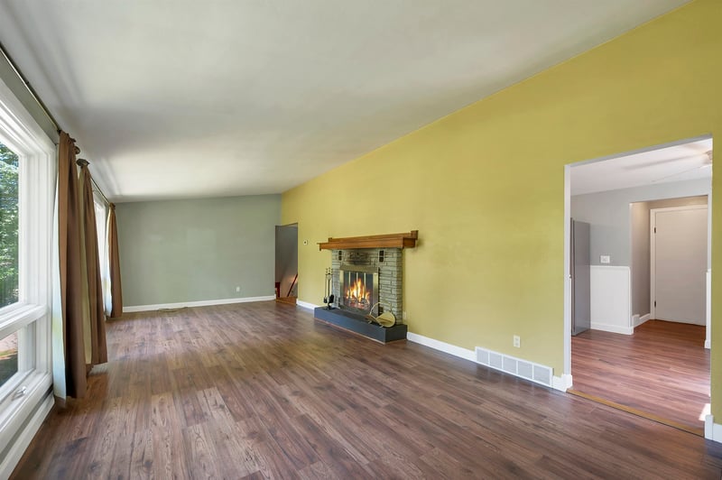 2730 Oakwood Dr, Green Bay, WI 54304