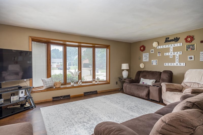 1006 Woodland Ct, Kaukauna, WI 54130