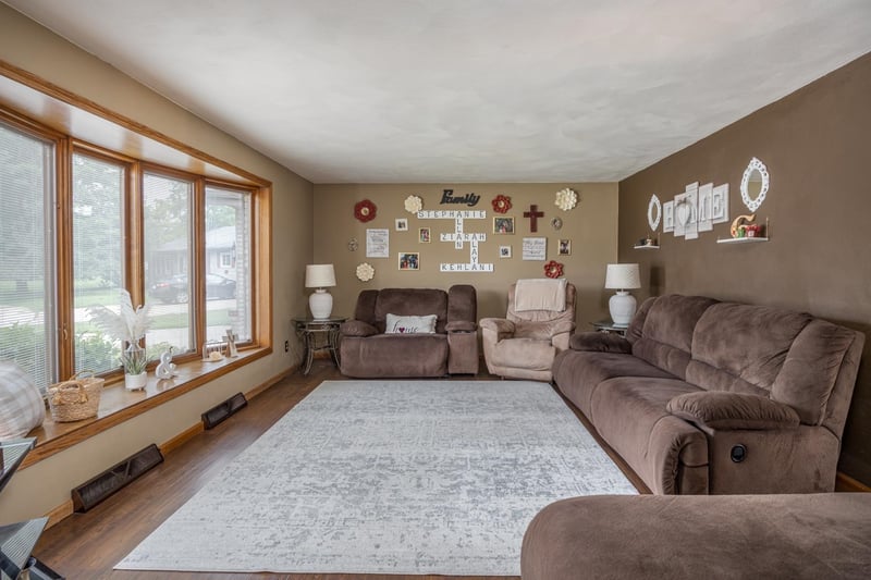 1006 Woodland Ct, Kaukauna, WI 54130
