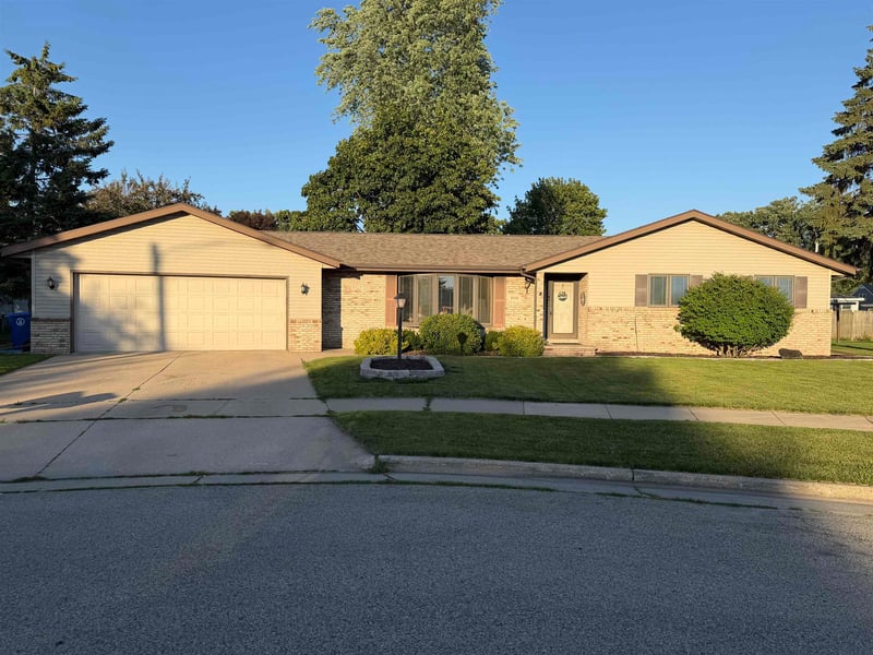 1006 Woodland Ct, Kaukauna, WI 54130