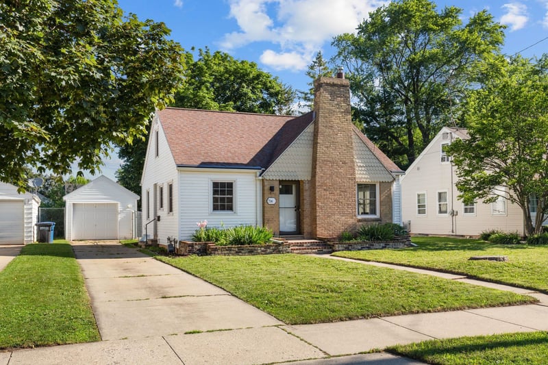 714 Baldwin Ave, Oshkosh, WI 54901-3911