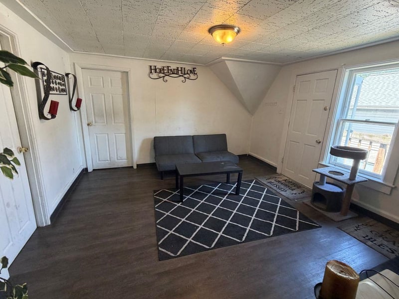 855 Elmore St, Green Bay, WI 54303-3663