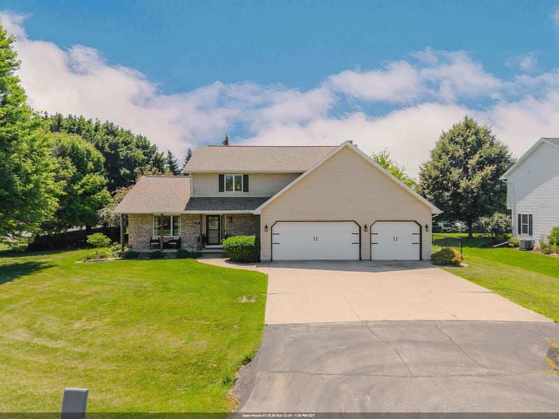 51 Overland Trl, Oshkosh, WI 54904