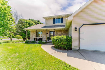 51 Overland Trl, Oshkosh, WI 54904
