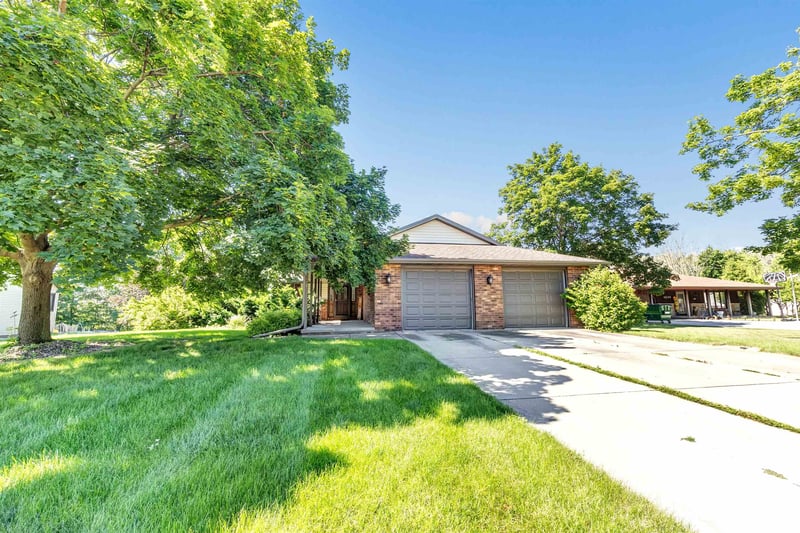 1231 Gerhardt Ln, Green Bay, WI 54313