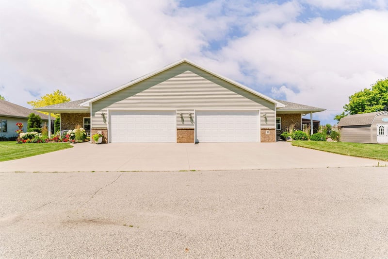 320D Evergreen Dr, Kaukauna, WI 54130