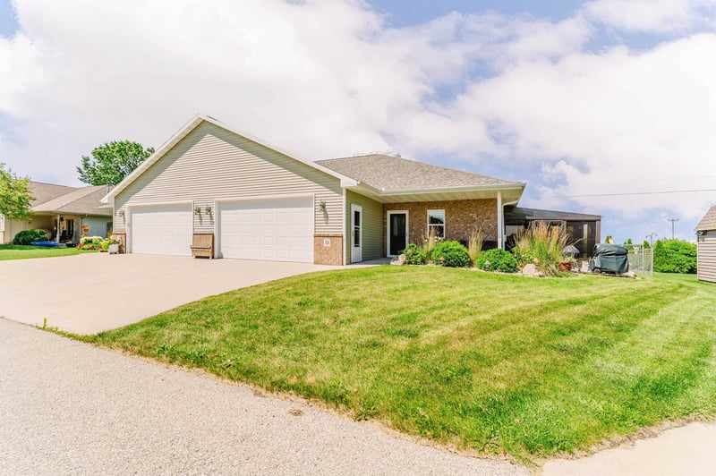 320D E Evergreen Dr, Kaukauna, WI 54130
