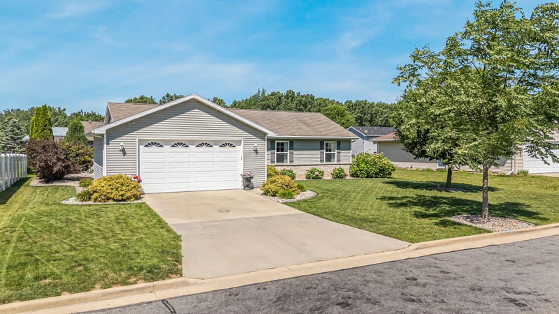 1028 Durham Ln, Menasha, WI 54952