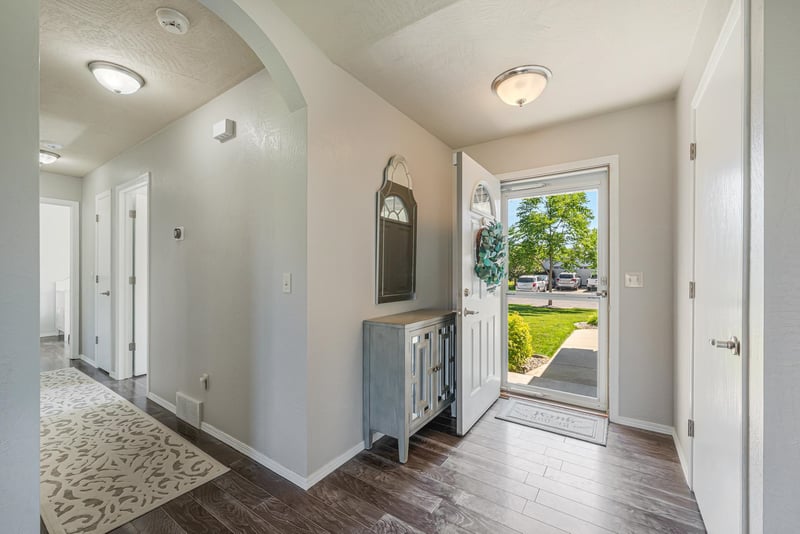 1028 Durham Ln, Menasha, WI 54952