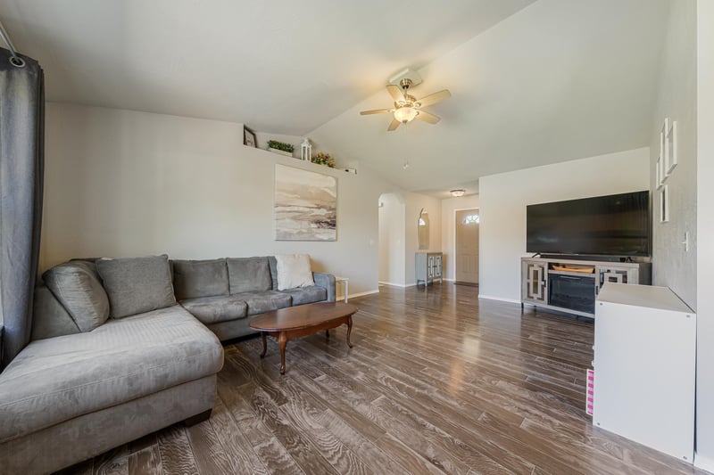 1028 Durham Ln, Menasha, WI 54952