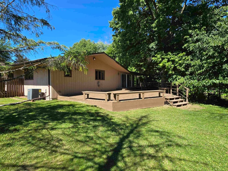 W6425 Lakeview Ct, Menasha, WI 54952-9707