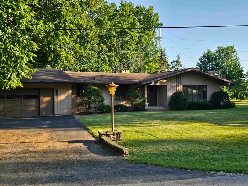 W6425 Lakeview Ct, Menasha, WI 54952-9707