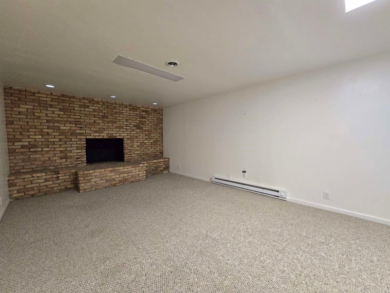 W6425 Lakeview Ct, Menasha, WI 54952-9707