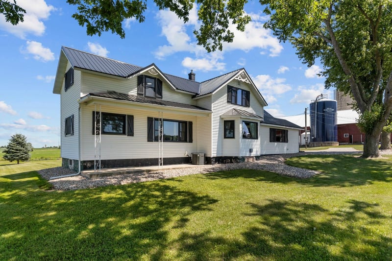 N5964 Division Rd, Cecil, WI 54111