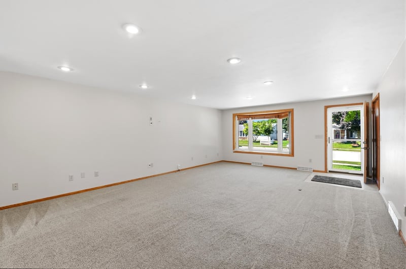 921 Outward Ave, De Pere, WI 54115