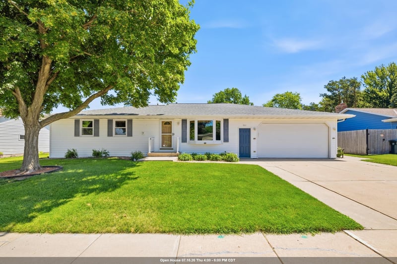 921 Outward Ave, De Pere, WI 54115